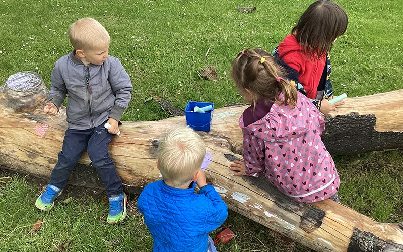 Sydvestmors-boernehave-vuggestue-kridt-krea2